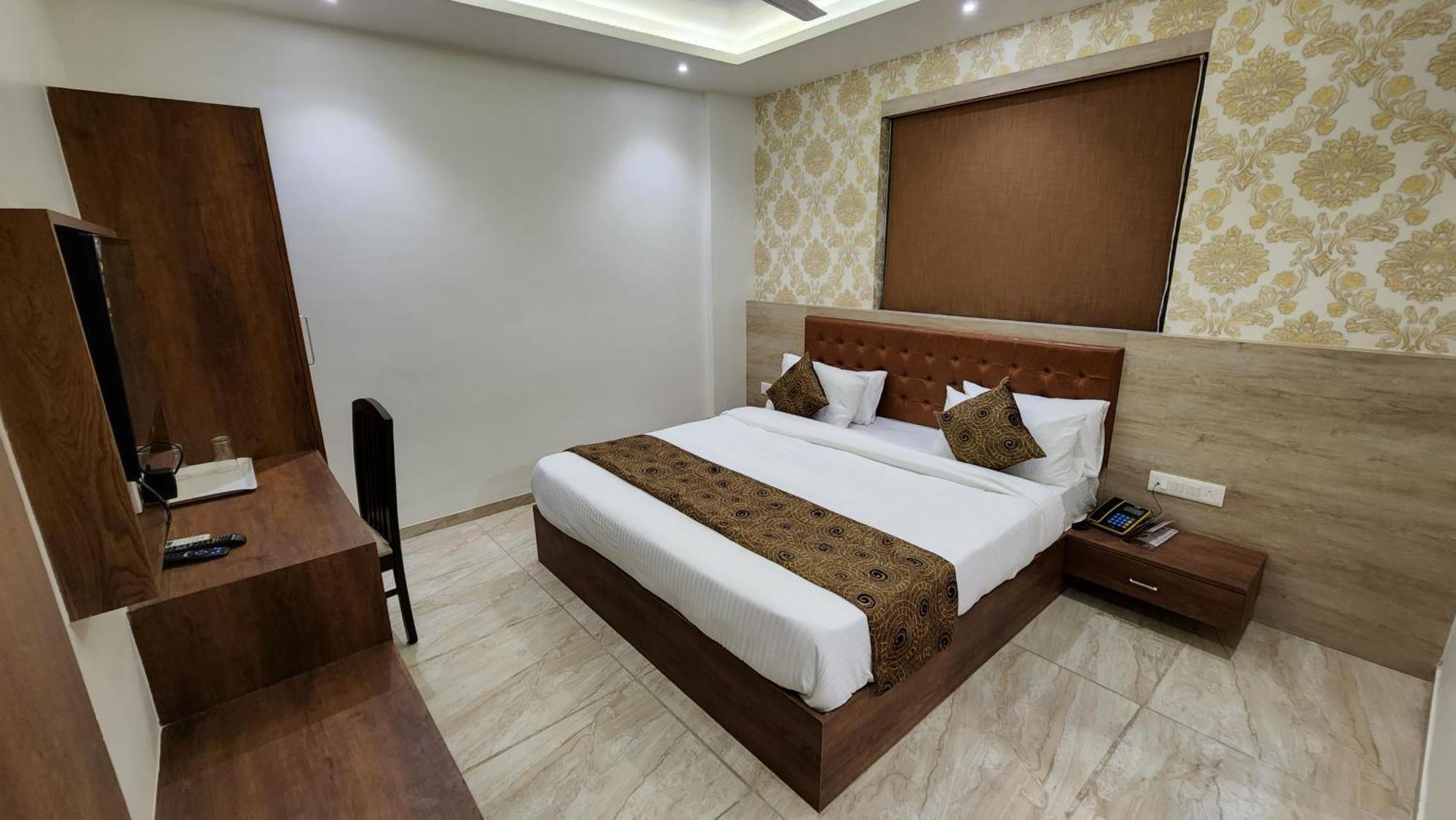 Hotel White Rose Igi Airport 뉴델리 외부 사진